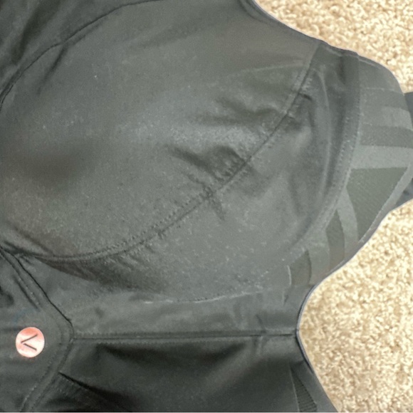 Livi Active Black Sports Underwire Bra with Supportive Straps size 48C - Picture 6 of 11